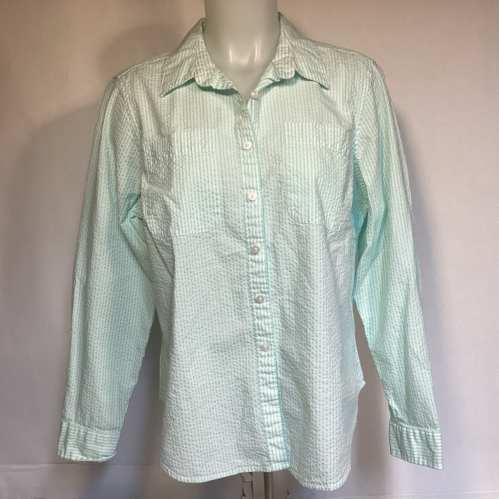 L.L. Bean Women’s green and white seersucker blouse size Medium Petite